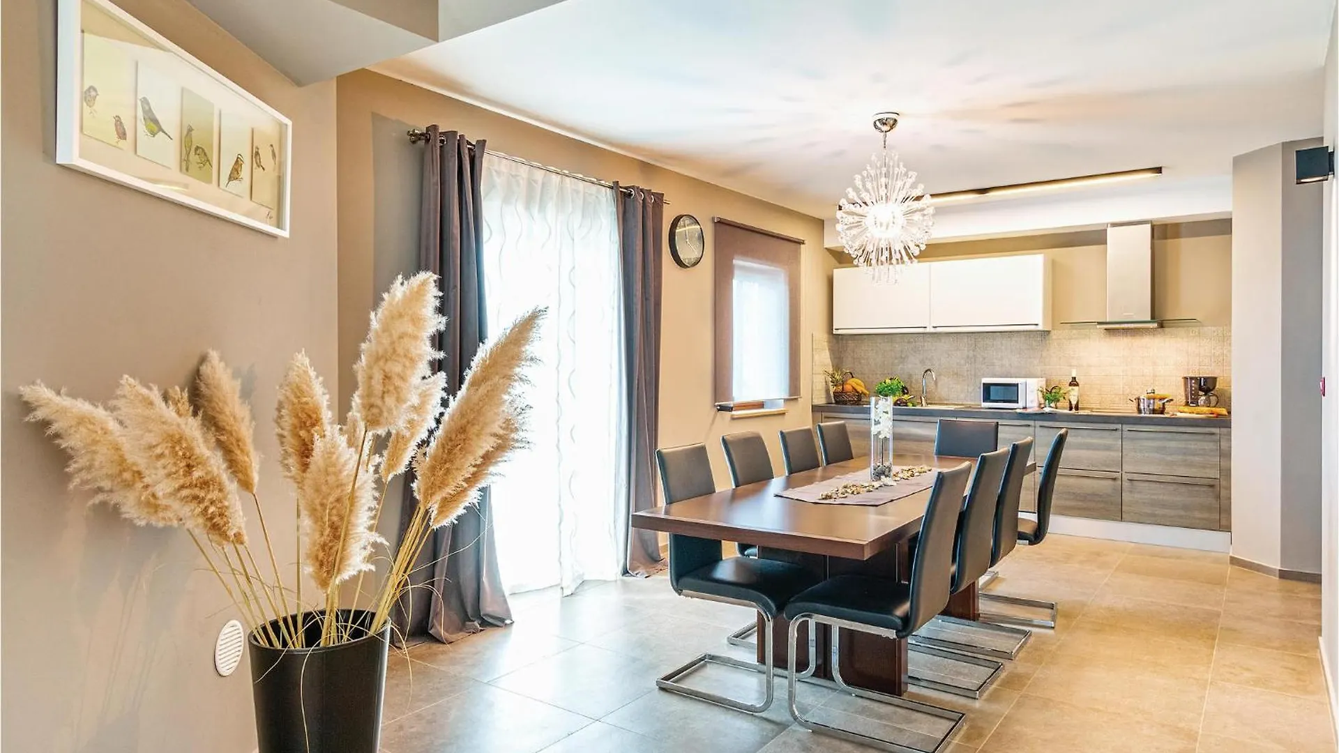 Gorgeous Home In Trosti With Jacuzzi Heki
