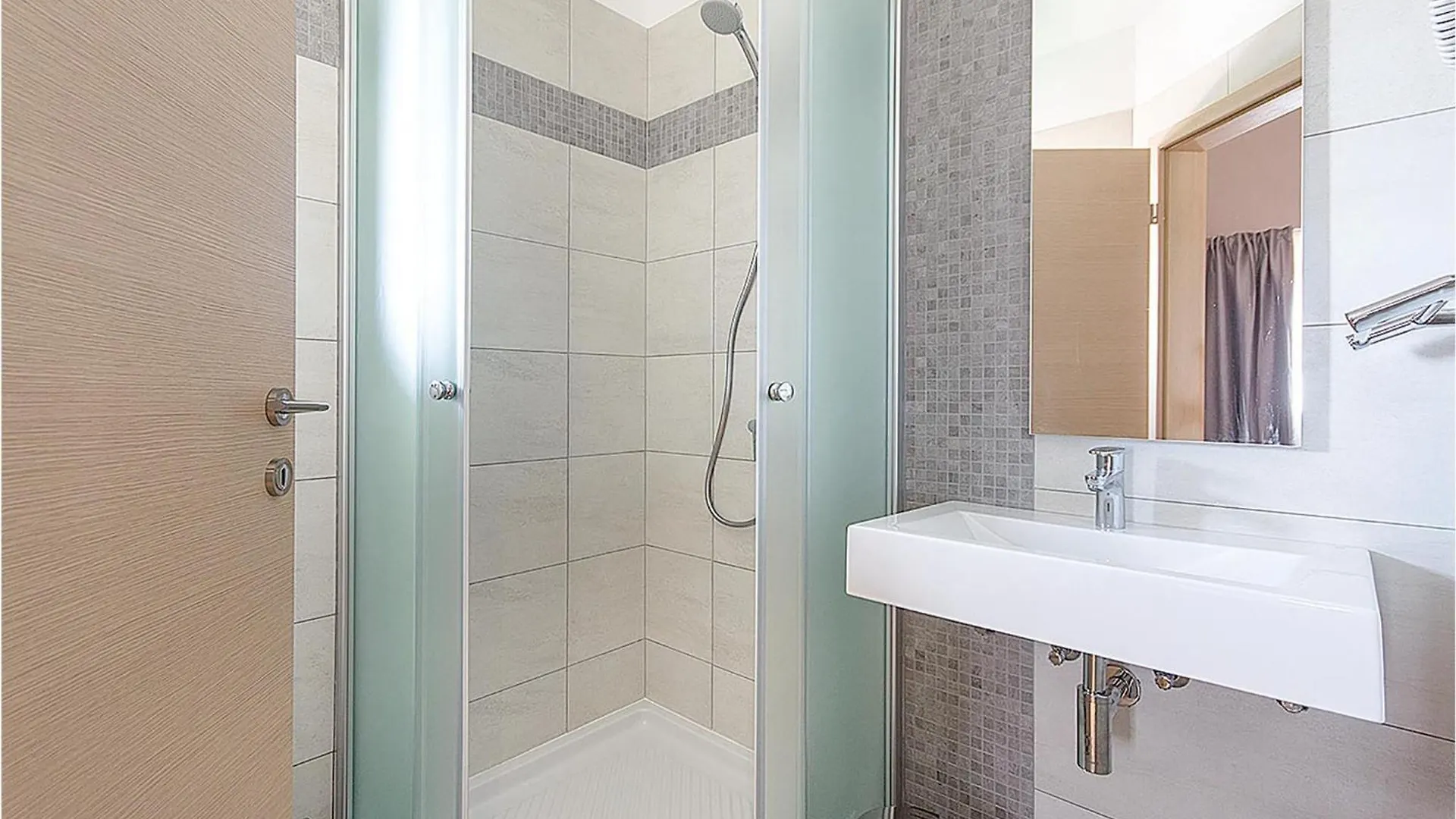 Дом отдыха Gorgeous Home In Trosti With Jacuzzi Heki