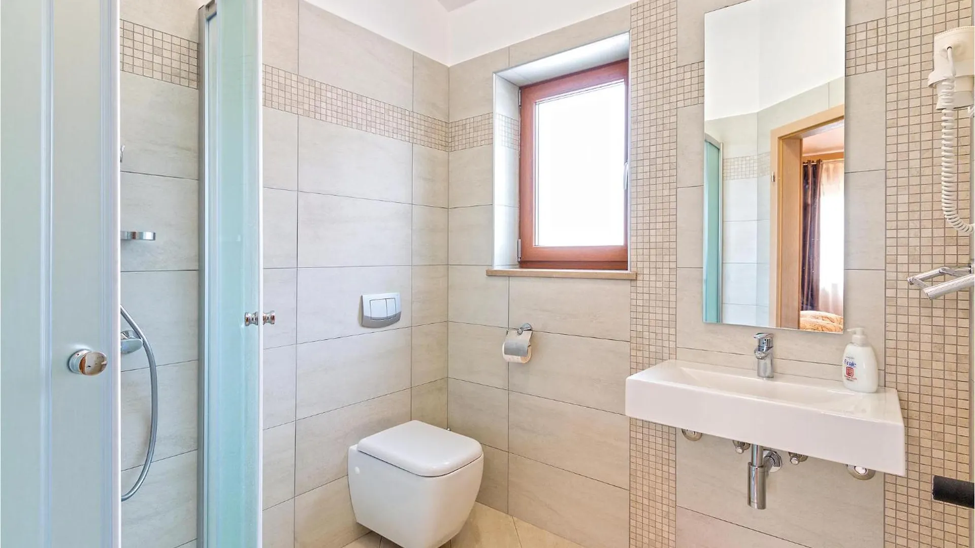 Gorgeous Home In Trosti With Jacuzzi Heki Дом отдыха