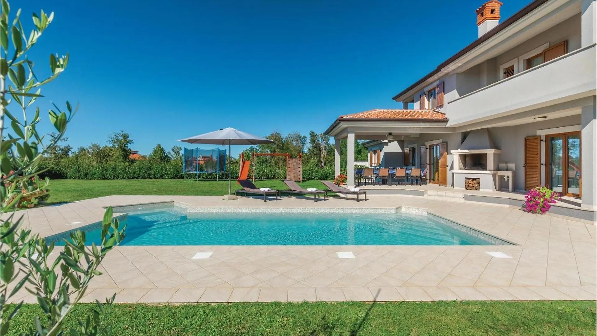 Gorgeous Home In Trosti With Jacuzzi Heki Дом отдыха