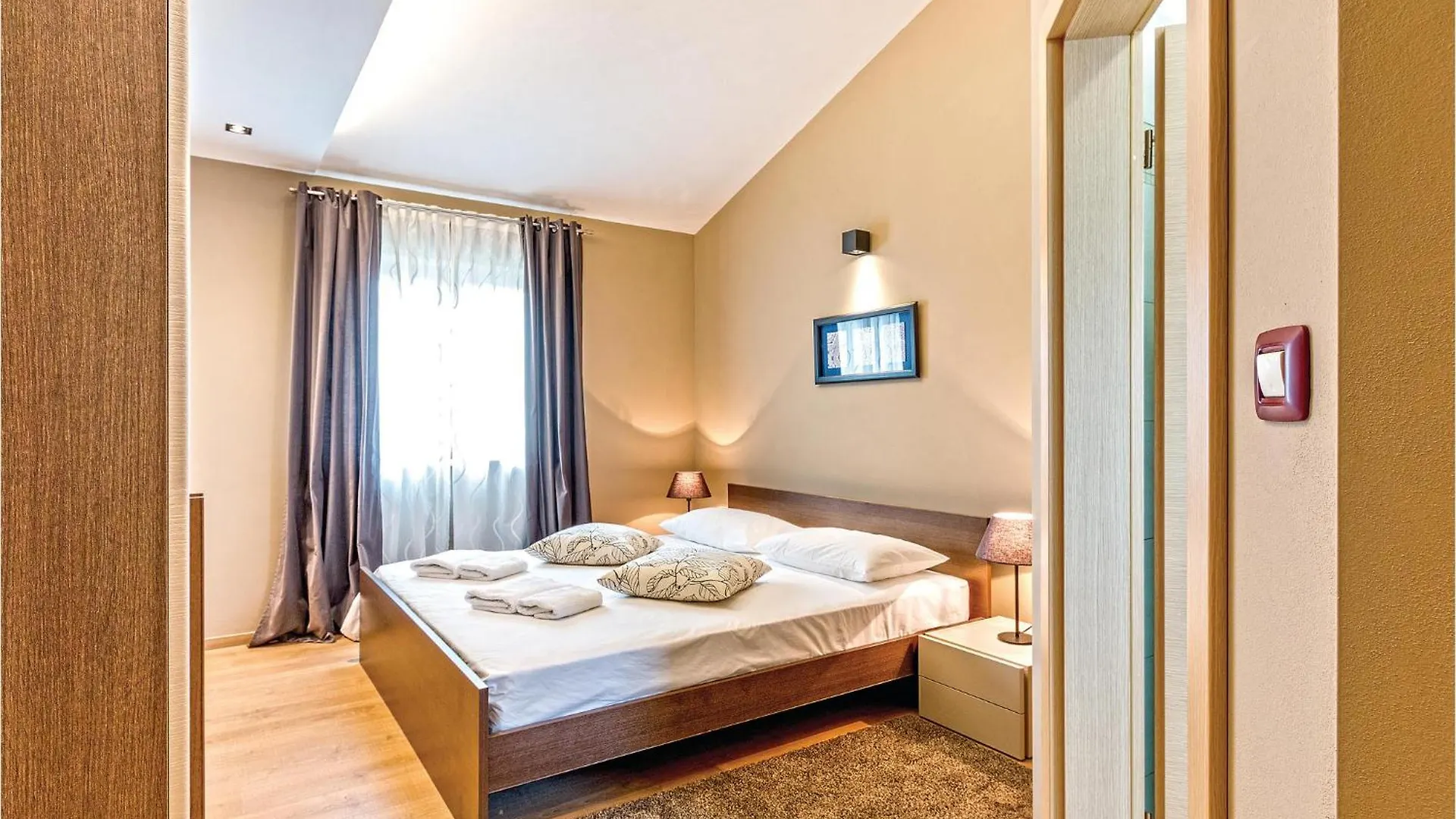 Gorgeous Home In Trosti With Jacuzzi Heki