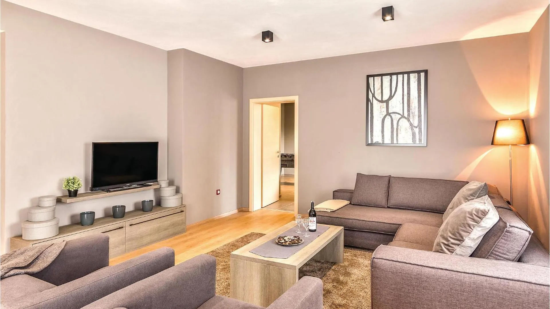 Gorgeous Home In Trosti With Jacuzzi Heki
